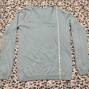 UNIQLO V-neck cashmere sweater